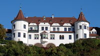 Schloss Neubeuern.jpg